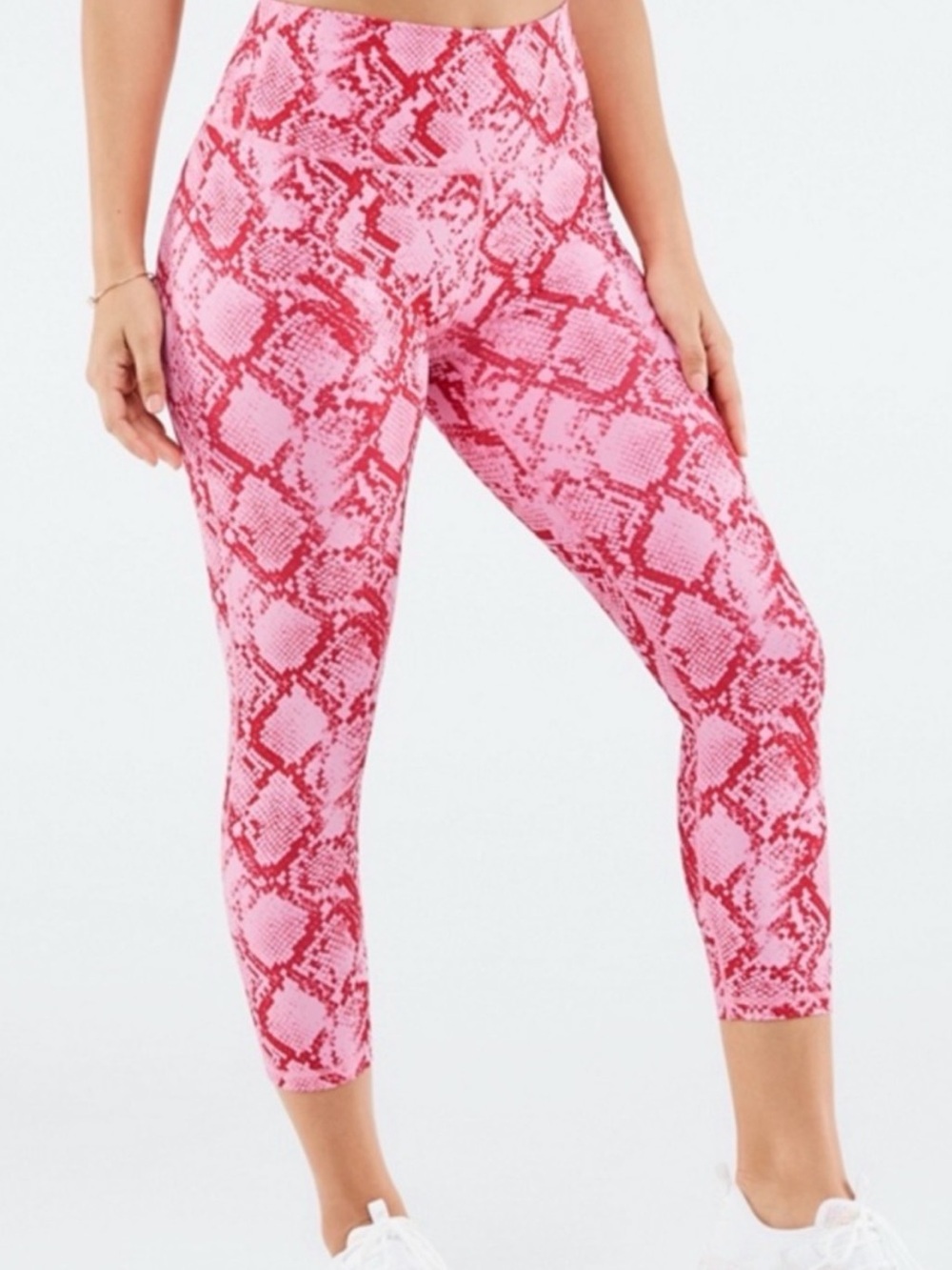 FABLETICS POWERHOLD HIGH WAISTED CAPRI LEGGINGS PINK SNAKESKIN size L